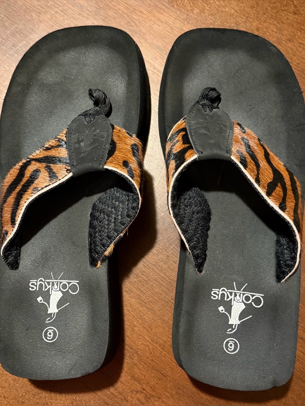 Vintage Corky's  Black/ Brown Animal Print Flip Flop Sandal Size 6